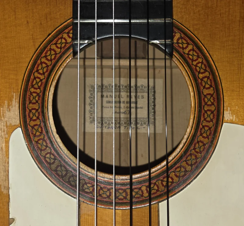 El Callado · rosette and Manuel Reyes label, Constructor de Guitarras, Plaza del Potro 2, Córdoba, 1967