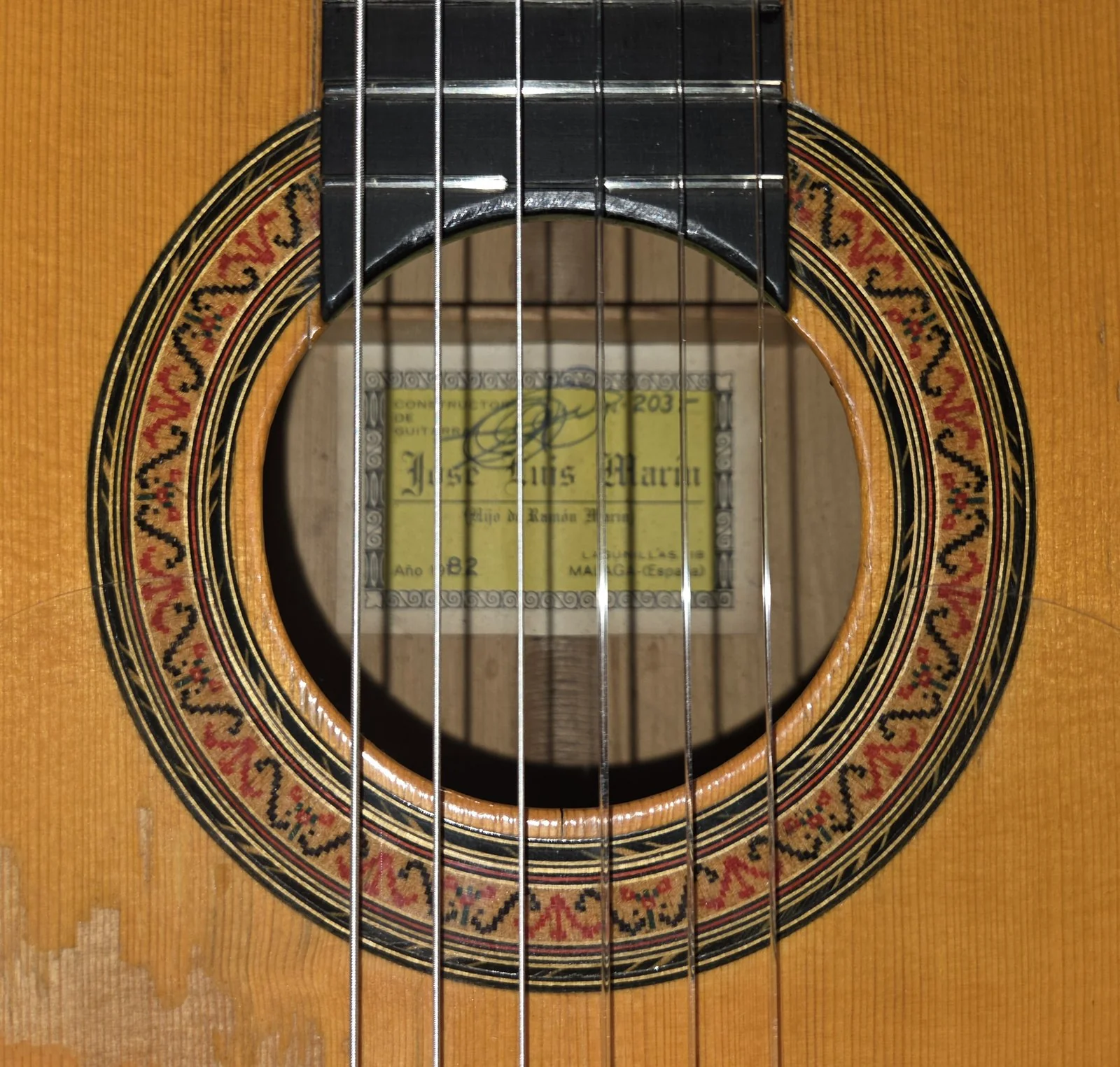 El Hijo · rosette and José Luis Marín label detail