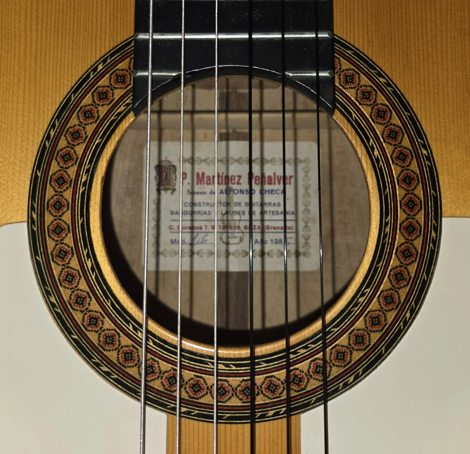 El Montañero · rosette and Pedro Martínez Peñalver label detail