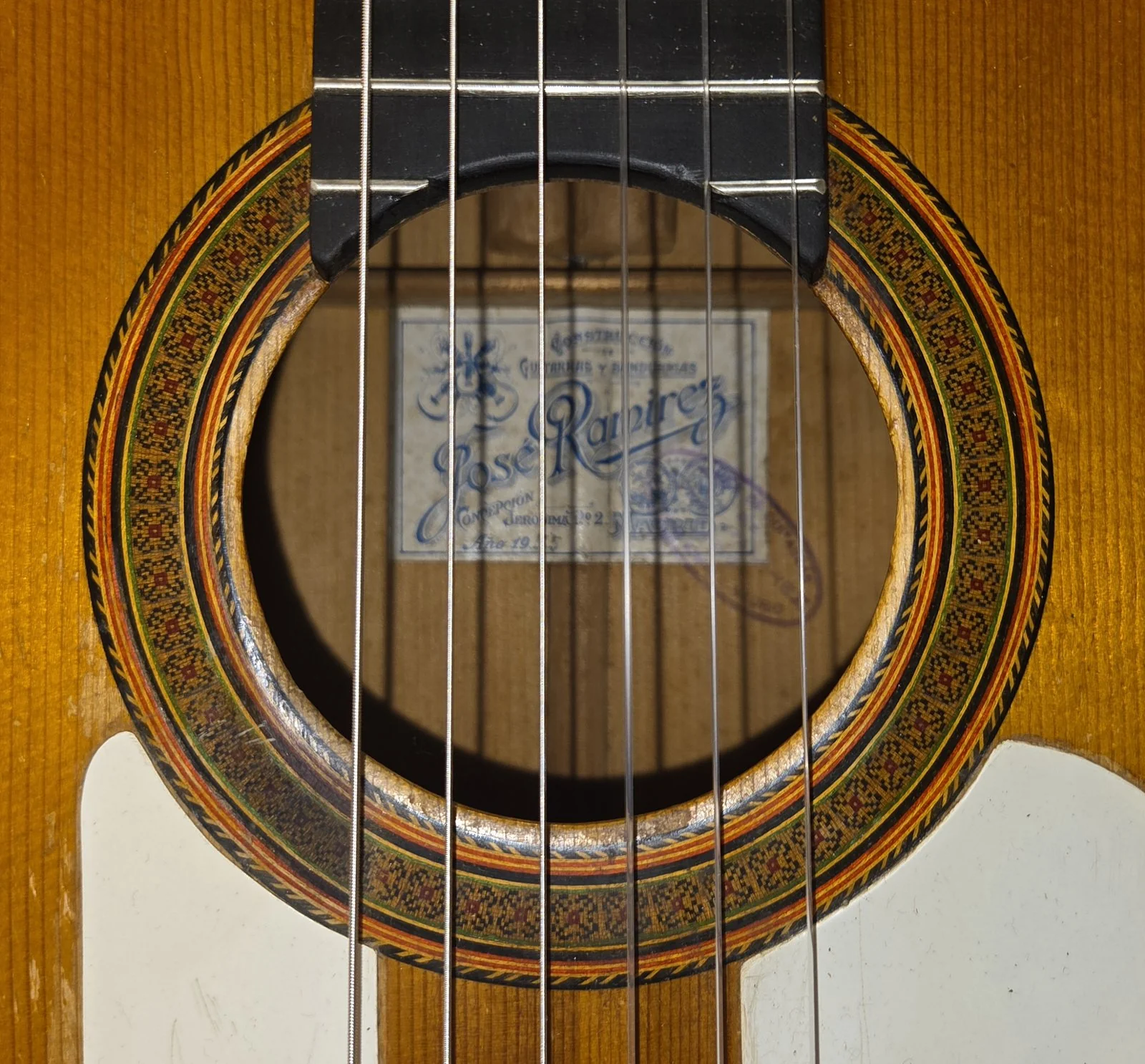 El Varea · rosette and José Ramírez label detail