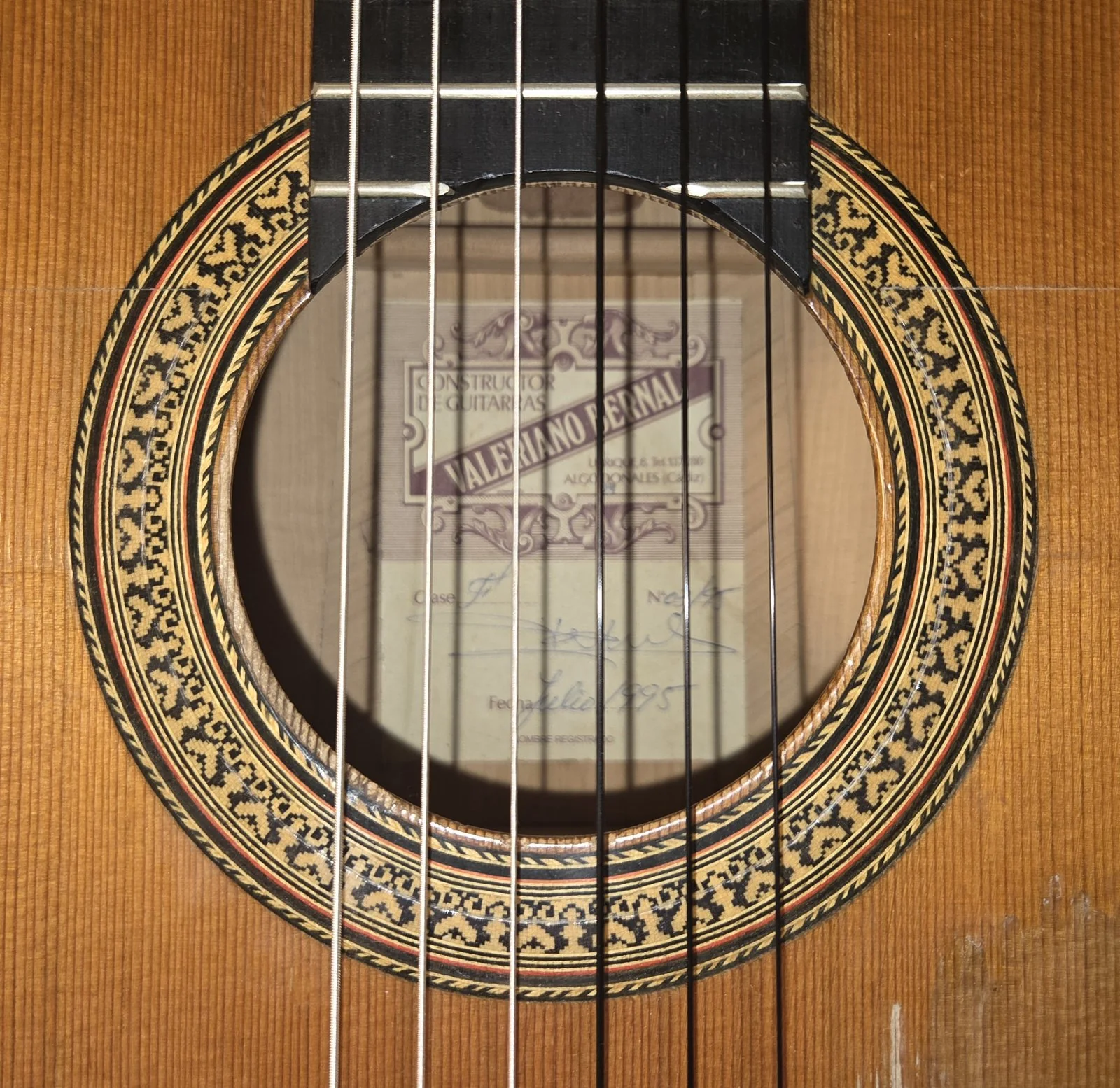La Guardia · rosette and Valeriano Bernal label detail
